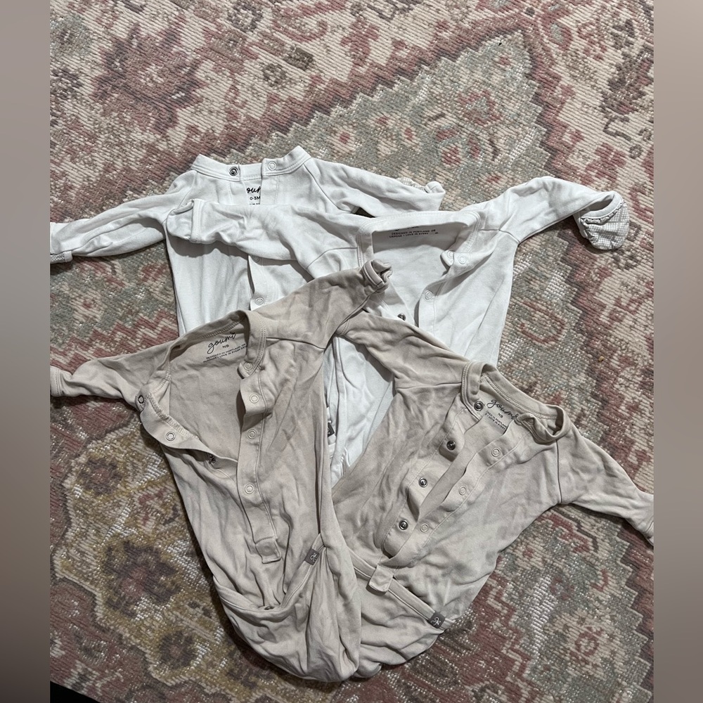 Bundle 4 goumikids baby gowns